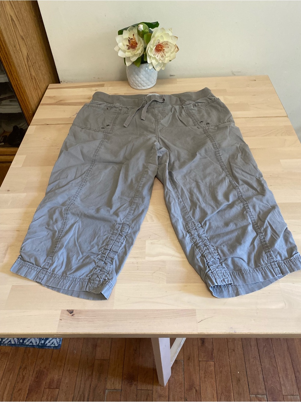 George & Martha Women’s Casual Drawstring Cargo capris - Gray